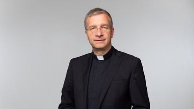Die Operation bei Bischof Dr. Michael Gerber ist erfolgreich verlaufen. Der vor Kurzem entdeckte Tumor konnte entfernt werden. „Der Bischof hat den medizinischen Eingriff gut überstanden“, teilte Generalvikar Dr. Martin Stanke am Freitag (04.07.) in Fulda mit.        Foto: Bistum Fulda / Salih Usta 